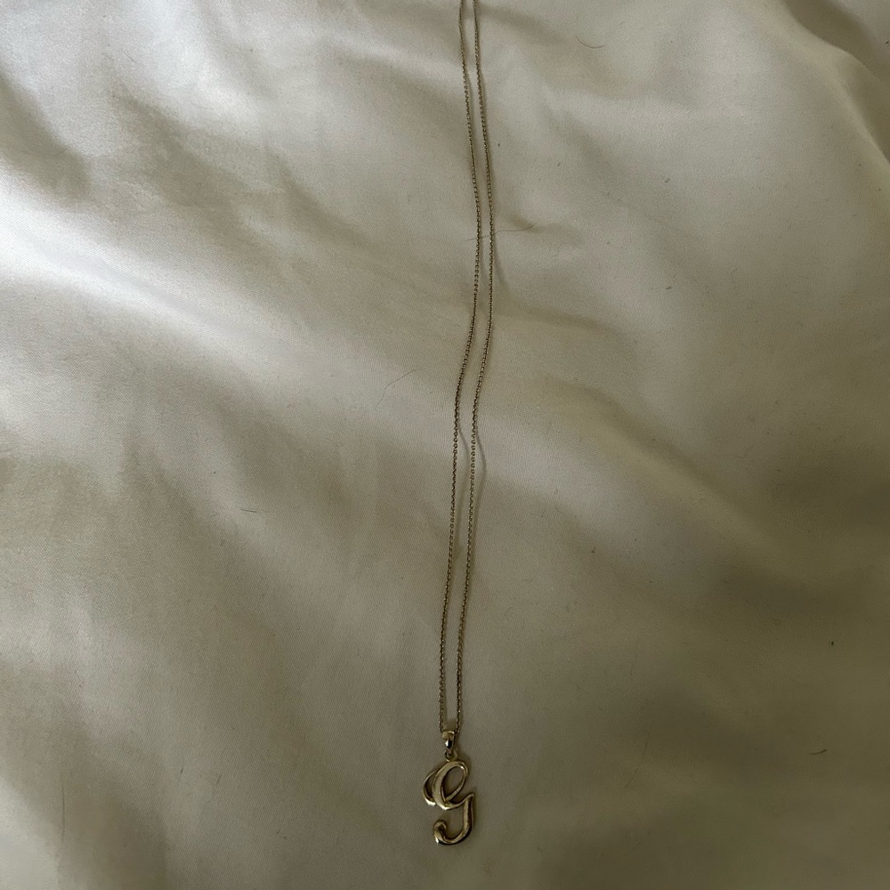 G SHAPED NECKLACE